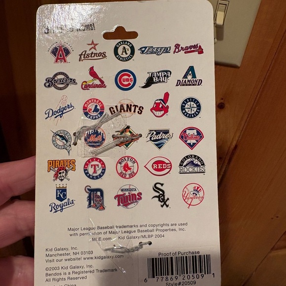 vintage Oakland Athletics "Lil' Sports Brat" bendable baseball figure keychain. - Picture 6 of 7